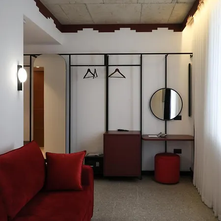 Bazaar Otel Tiran