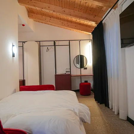 Bazaar 4* Τίρανα