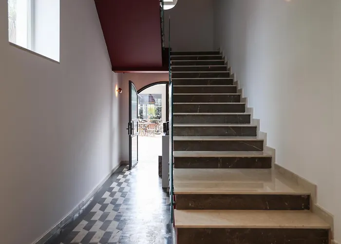 Bazaar 4* Τίρανα