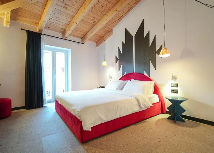 Bazaar 4* Τίρανα