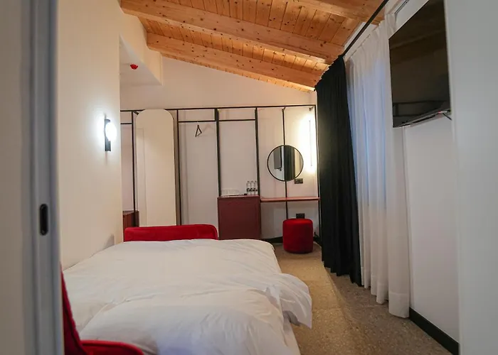 Bazaar 4* Τίρανα